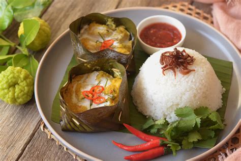 fish amok|Cambodian fish amok (amok trey) .